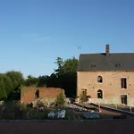 Aux Logis De La Solre Bed & Breakfast