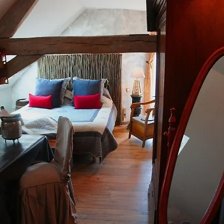 Aux Logis De La Solre 3*