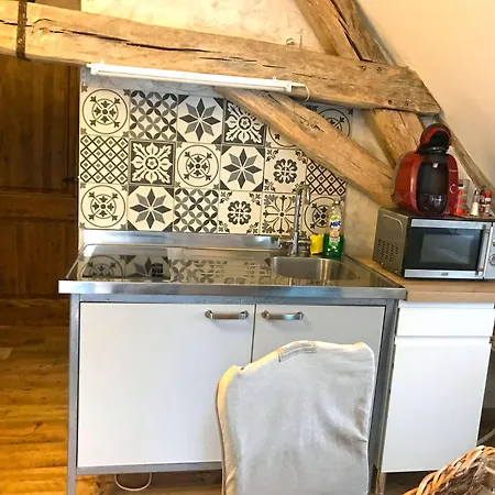 Aux Logis De La Solre Bed and Breakfast 3*