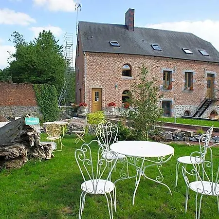 Aux Logis De La Solre Couette-café 3*