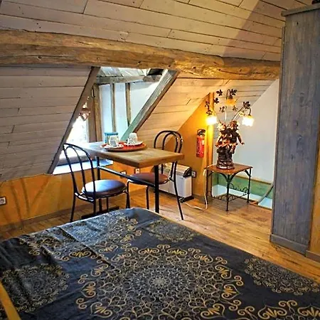 Aux Logis De La Solre Couette-café Ferrière-la-Petite