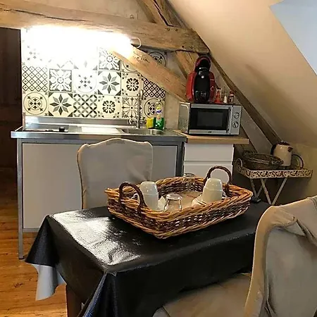 Aux Logis De La Solre Couette-café 3*