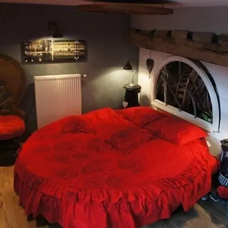 Aux Logis De La Solre Couette-café 3*