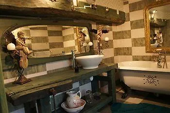 Bed & Breakfast Aux Logis De La Solre