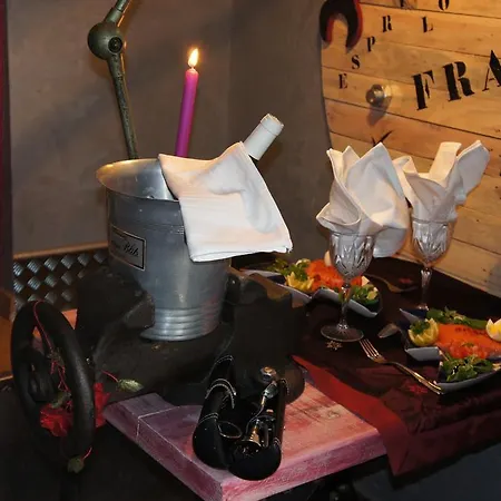 Bed & Breakfast Aux Logis De La Solre 3*