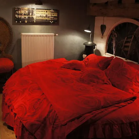 Aux Logis De La Solre Couette-café 3*