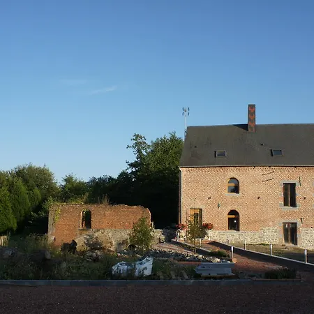 Aux Logis De La Solre Bed & Breakfast