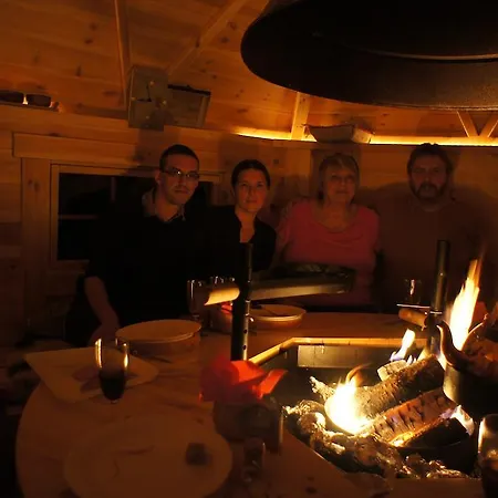 Aux Logis De La Solre Couette-café 3*